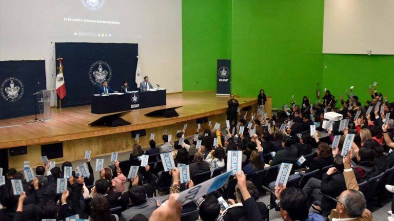 En última sesión del año, llama Lilia Cedillo al compromiso y trabajo conjunto