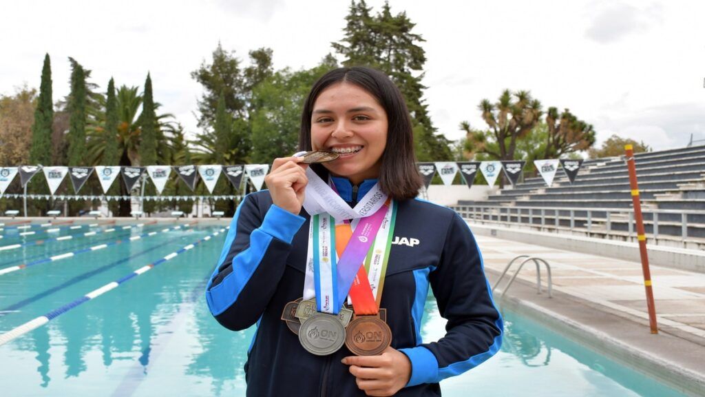 Estudiante BUAP natación