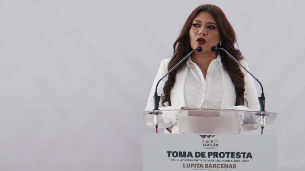Guadalupe Bárcenas deja alcaldía de Acaltán