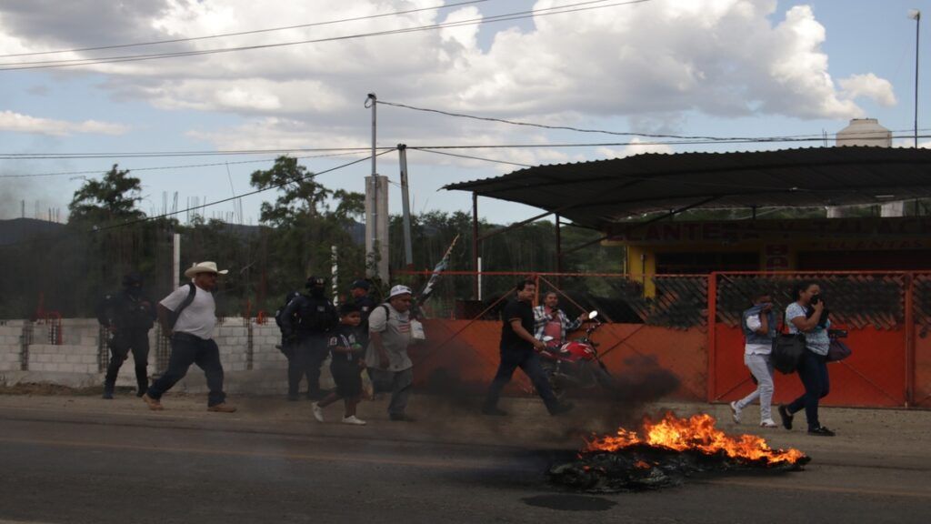 Bloqueo carretero Acatlán