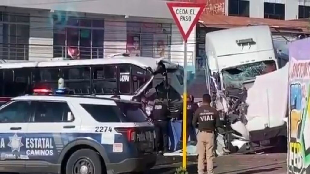 Choque Y Amozoc mujer muerta cinco lesionados
