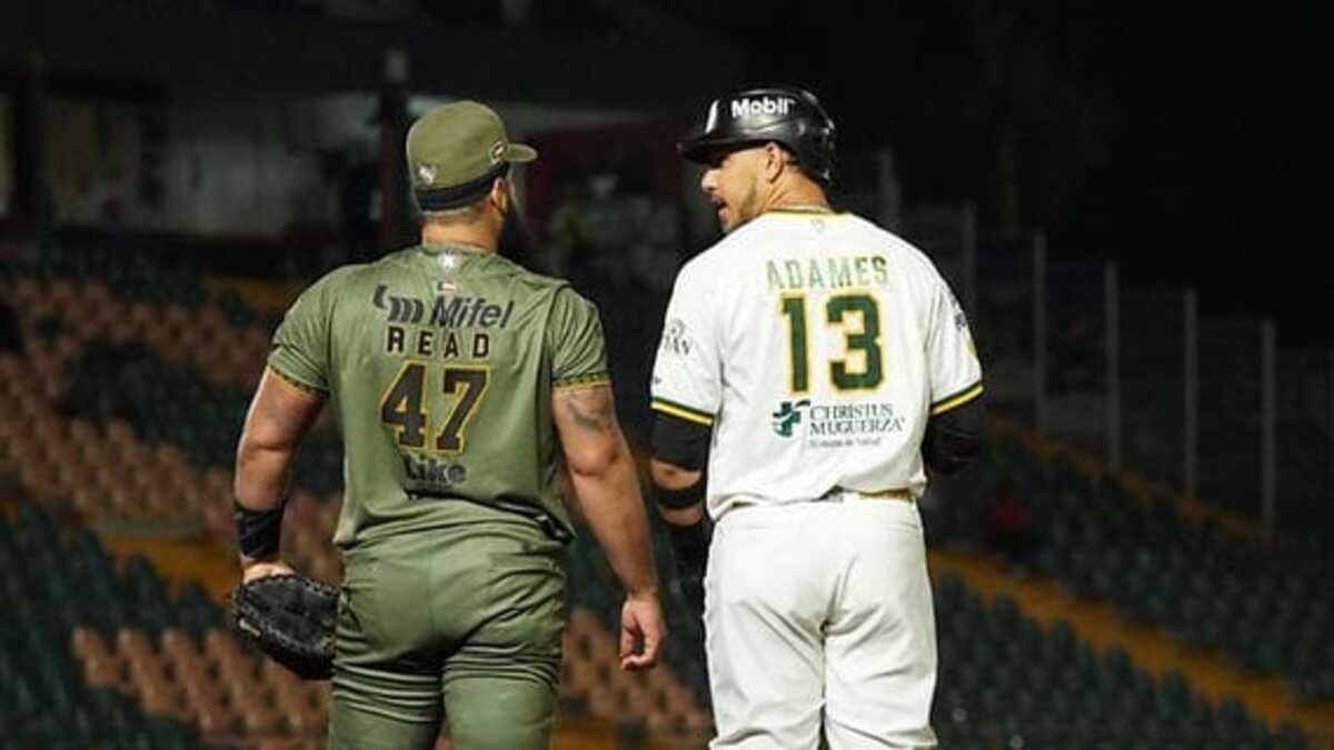 Pericos Leones Doble cartelera