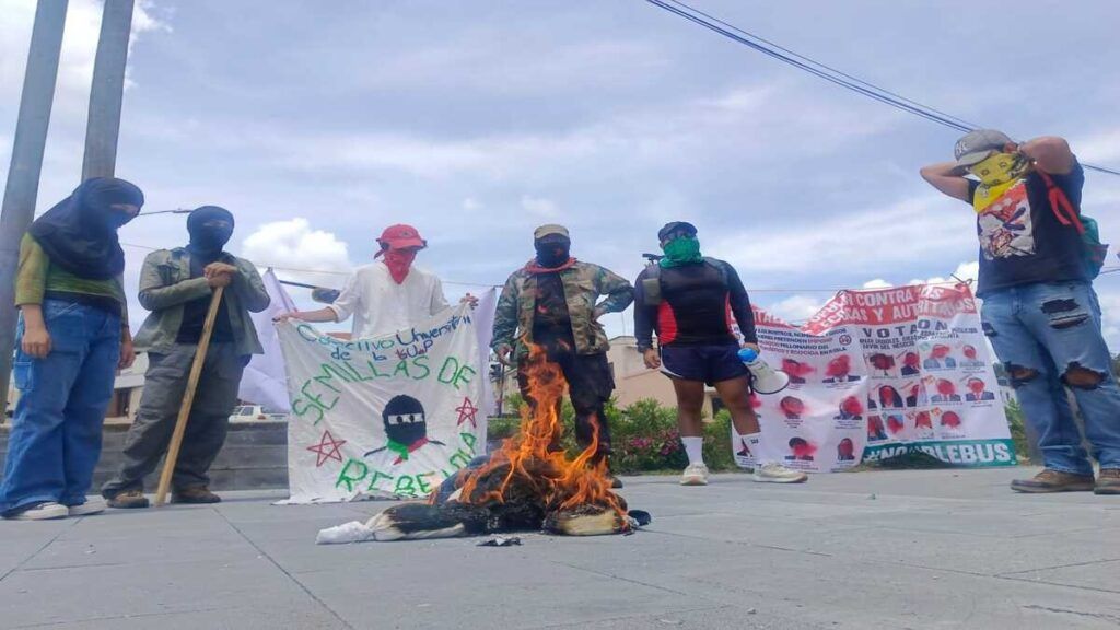 Protesta Congreso del Estado Cablebús