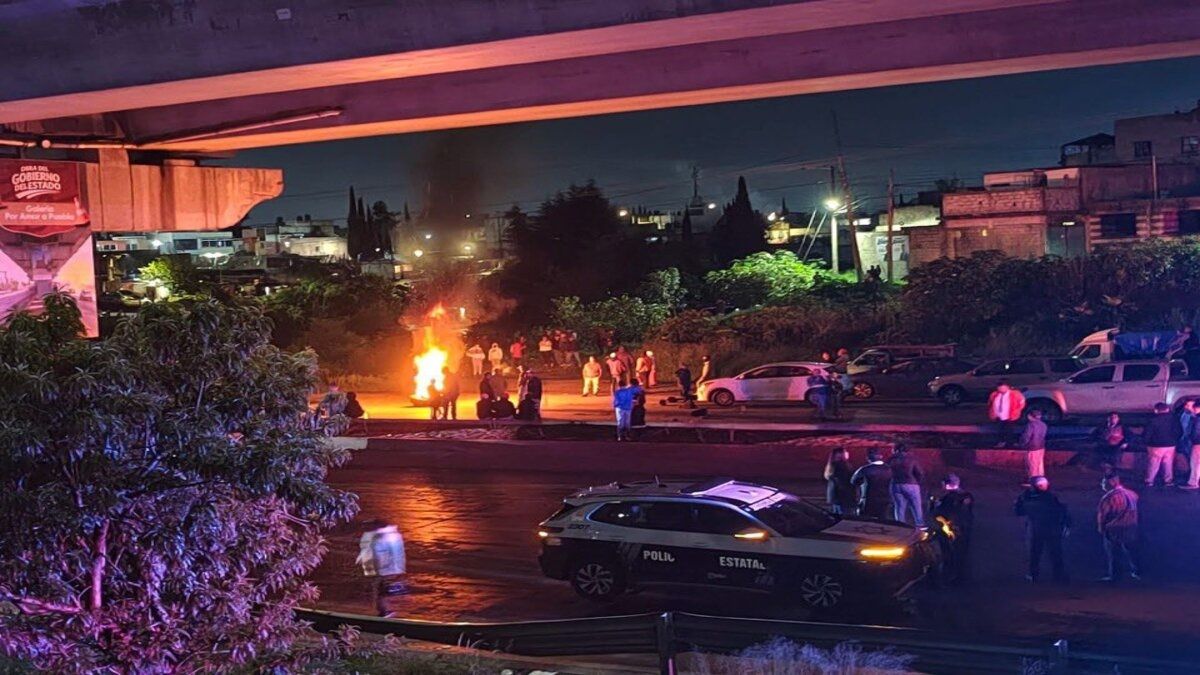 México 83 bloqueo autopista México-Puebla