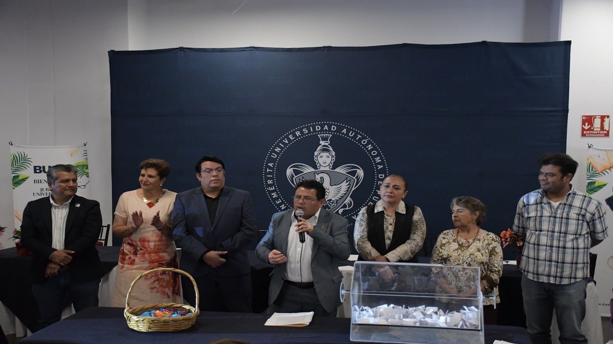 Celebra BUAP a jubilados universitarios