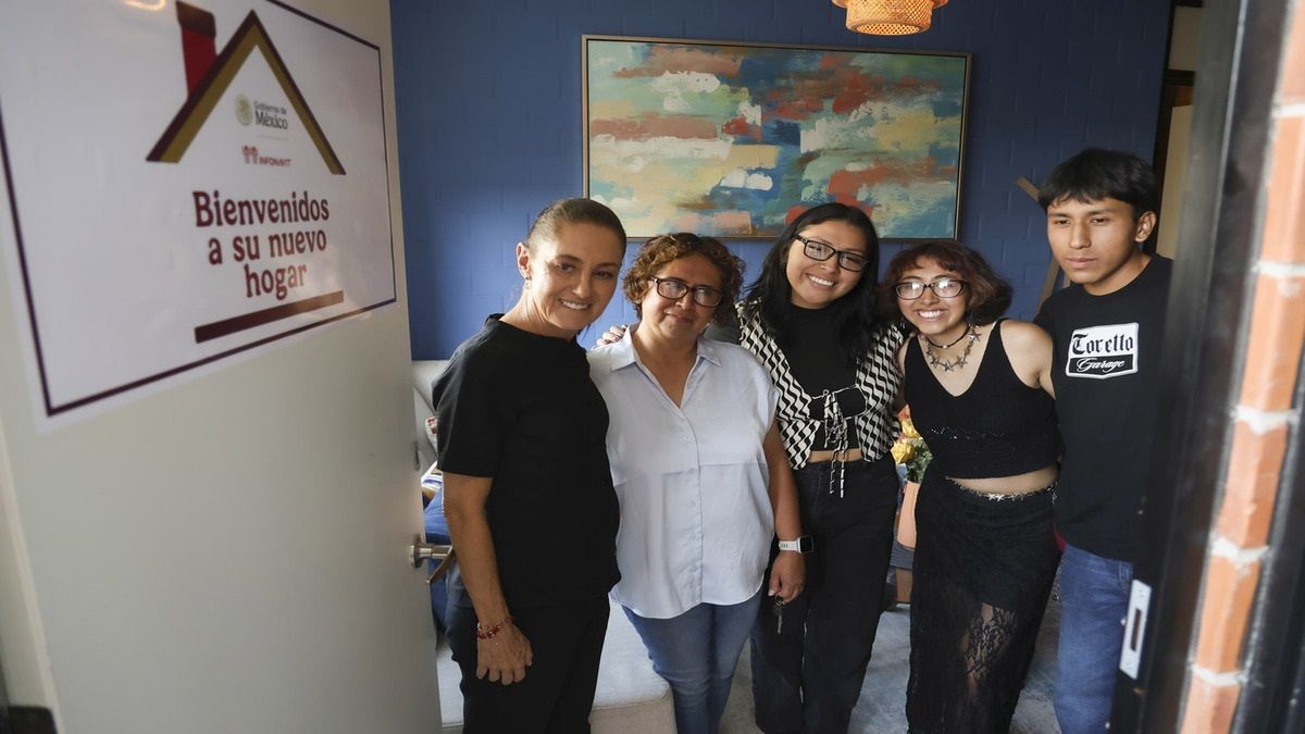 Claudia Sheinbaum entrega viviendas Puebla