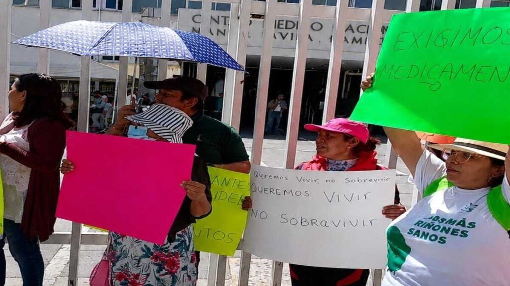 Protesta pacientes renales trasplantados IMSS San José