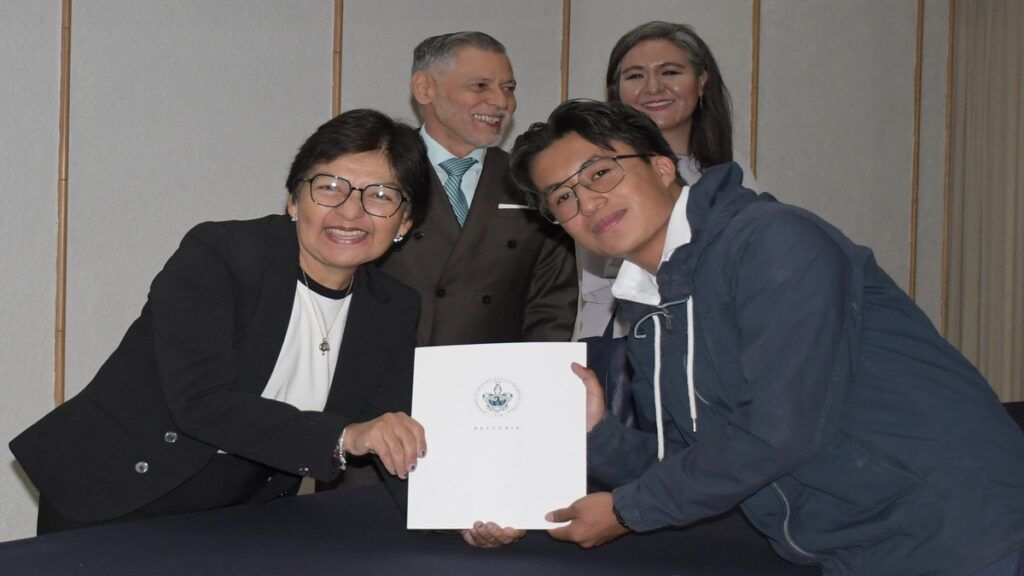 BUAP egresados Bachillerato 5 de Mayo