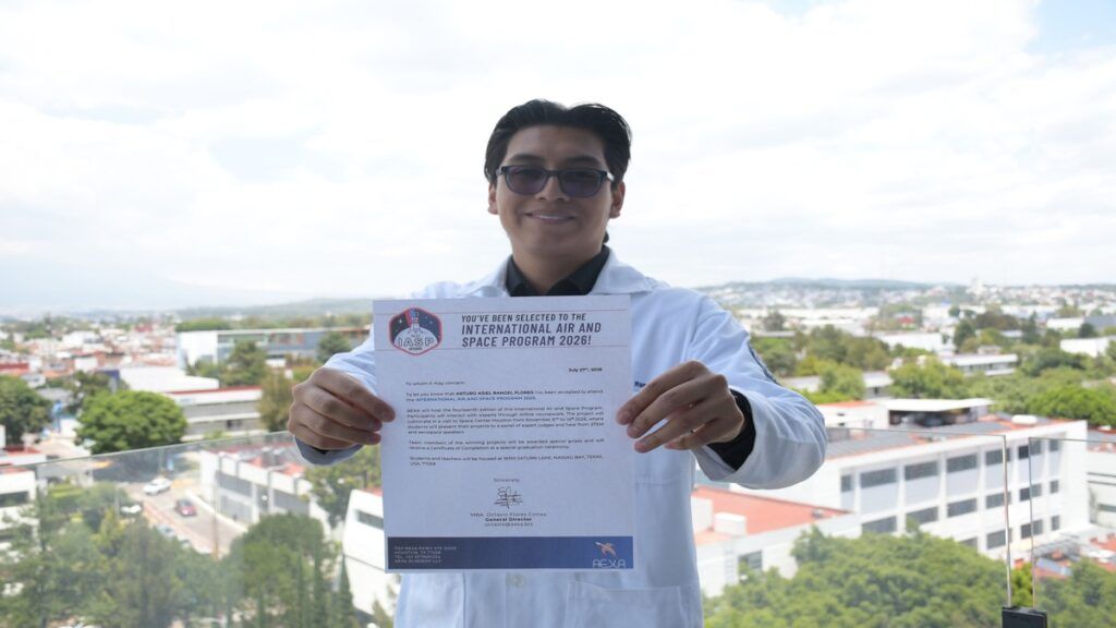 Egresado BUAP Space Program 2026